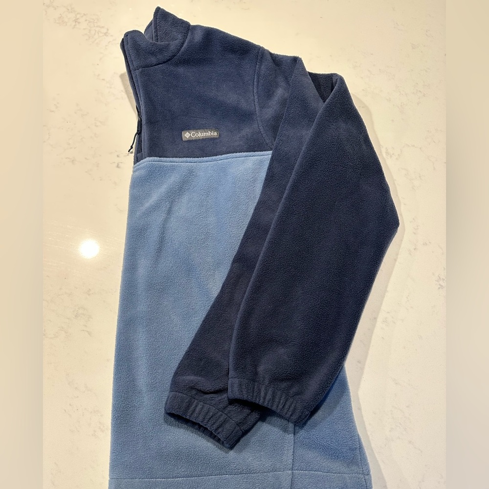 Men’s Columbia zip up jacket. Size large!